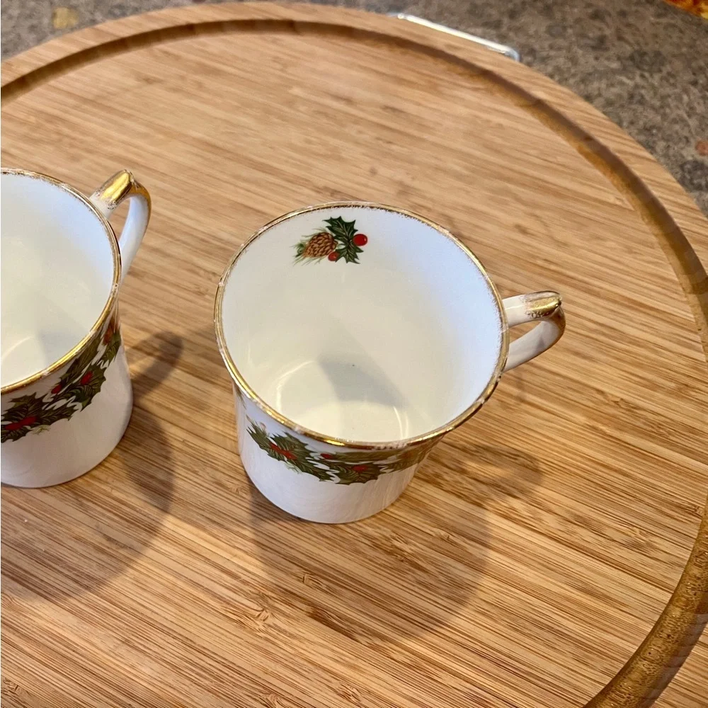 Rosina Queens Yuletide Mugs Cups Bone China England Coffee Tea Mugs Christmas